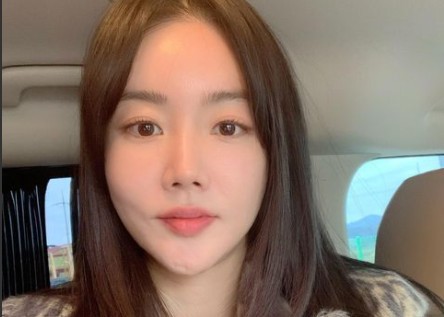 Actor Hwang Woo-seul-hye has revealed the recent trend of neat beauty.Hwang Woo-seul-hye posted a picture on his 27th day with an article entitled Take care of the warmth through his instagram.The photo shows Hwang Woo-seul-hye staring at the camera in the car, admiring it with a pure yet lovely doll visual.In the recent situation of Hwang Woo-seul-hye, fans responded that they are watching UNKLE well, going well, better than watching and happy year-end.On the other hand, Hwang Woo-seul-hye is meeting with fans in the TV drama Unkle as Kim Yura.Unkle contains a comic joyful growth survival period of Uncle Russer musician who took on a choding assistant at the end of his sisters divorce.