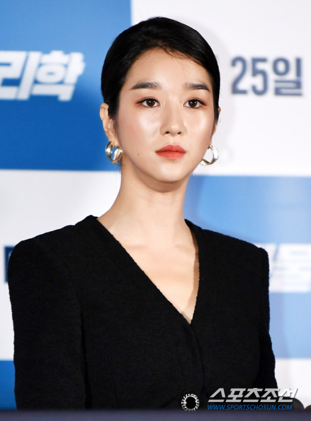 Actor Seo Ye-ji signs a recontract with his current agency and starts his return in 2022.According to the Gold medalist, Seo Ye-ji recently signed a recontract and continues to be involved.Seo Ye-ji signed a contract with Gold Medalist, founded by Kim Soo-hyun, in January last year.We signed a reContract ahead of the end of last months exclusive Contract, and we will continue our activities together in the future.In addition, Seo Ye-ji will return to the house theater with TVN Drama Eve scheduled to be broadcast in the first half of next year.Eve, which is known first as Eves Scandal, is a work written by Yoon Young-mi (2018) and directed by Park Bong-seop PD. It deals with the inside of the 2 trillion won divorce lawsuit of chaebol who overturned Korea.Seo Ye-ji is born to a genius father and a beautiful mother, but after an unfortunate family history, he is transformed into a fatally charming figure.Seo Ye-ji has been on the rise since April 12, when a media reported that Kim Jung-hyun had caused controversy over his attitude at the time of MBC Drama Time shooting and that he had dropped out of the middle because of Seo Ye-ji.According to the report, Seo Ye-ji, who was in a relationship with Kim Jung-hyun at the time, prohibited Kim Jung-hyun from having romance scenes such as Seo Hyun and Skinship, as well as skinship and friendly conversation with other female staff.He also inspected the script and shooting scene of Time and demanded the correction of Sanario, where the romance scene comes out.According to the public text message, Seo Ye-ji gave instructions like Kim Jung-hyuns boss or owner, and Kim Jung-hyun responded to the demands of Seo Ye-ji by writing a full honorific word.After the controversy, the online testimony claiming the school violence, forgery of education, and staffing of Seo Ye-ji came up and sparked the controversy.Seo Ye-ji did not attend the premiere due to the controversy that broke out a day before the media preview of the starring movie Memory of Tomorrow, and got off the OCN Drama Ireland scheduled for the next film.Although he was a popular prize winner selected by the vote of netizens, he did not attend the Baeksang Arts Grand Prize.
