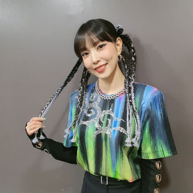 BoA has revealed the latest.On the 31st, Singer BoA wrote to her instagram, 2021 is 2022 is a !!!!!!!I released a picture with the phrase I am a tiger ~ # happynewyear # 2022.The photo shows BoA with a braided head in several parts. BoA poses with a fresh smile.BOA, who has a distinctive face on her small face, is showing off her beauty while she forgets her Age.BoA, who made his debut with his first album ID:PEACE B in 2000, became very popular with stable singing ability and attractive visuals.Recently, BoA works as a project unit GOT the beat (God the Beat) with Girls Generation Taeyeon and Hyoyeon, Red Velvet Slow and Wendy, Espa Karina and Winter.BOA, born on November 5, 1986, belongs to the tiger belt.boa instagram