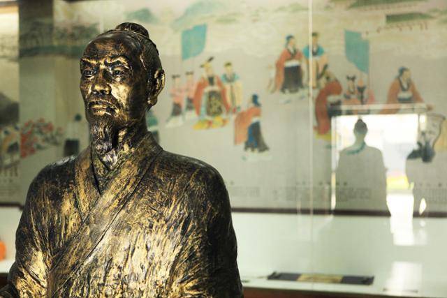 묵자기념관의 묵자 조각상. Ⓒ최종명