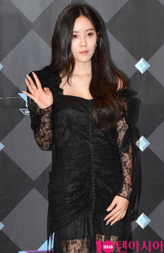 Hyomin of the group T-ara became the first Romance rumor protagonist in 2022; his opponent is three-year-old soccer player Hwang Ui-jo.Hyomins Romance rumor is the third; of which is the second Romance rumor against a sports star.On March 3, Sports Chosun reported that Hyomin and Hwang Ui-jo met with the introduction of their acquaintances and maintained friendship.Hyomin was born in 1989 and 34 years old. Hwang Ui-jo was born in 1992 and 31 years old.According to reports, Hwang Ui-jo is currently a member of the French zirdin Bordeaux, and the season is in full swing, so Hyomin flew to Europe to raise love.The pair also spent time on a trip to Switzerland last month.Dispatch posted photos of the trip with Hwang Ui-jo and Hyomins Switzerland.In addition, both sides added that they acknowledged their devotion, but both Hwang Ui-jo and Hyomin were silent.Nurigne already speculated that Hwang Ui-jo was doing a rupstagram.Hwang Ui-jo posted several photos set in Switzerland and posted pictures of the art museum.Hyomin was also engulfed in a Romance rumor with baseball player Jung-ho Kang in 2016.Hyomin was involved with Jung-ho Kang in the Pittsburgh Pirates game last September 2015.At that time, Jung-ho Kang was a pragmatist and breathed with Hyomin. After that, Hyomin showed off his friendship by releasing a meal certification shot with Jung-ho Kang.Romance rumor between Hyomin and Jung-ho Kang ended with between close brother brotherMBK, who was a subsidiary of Hyomin at the time, said, I checked directly with Hyomin and said that Jung-ho Kang was a close brother.After finishing the city event in the United States, it seems to have become familiar with text messages in Korea. Hyomin, who released his second solo album after Romance rumor, mentioned Jung-ho Kang and said, I am in touch with him sometimes.I talked to my brother (Jung-ho Kang) after he had a romance rumor. He laughed. He said he was embarrassed because he was the first.I told him that it was not true, so I told him that I would not say it. I told him to work hard.In 2018, Hyomin was embroiled in a romance rumor with Mr. A, the head of the domestic media group and a third-year-old media tycoon.Mr. A, who is 12 years older than Hyomin, has been in serious meetings with Hyomin on the premise of marriage and his parents know.At the time of the romance rumor, Hyomin had expired his exclusive contract with MBK, so it was difficult to confirm it except his mouth.Various entertainment officials acknowledged the devotion of the media conglomerate III and Hyomin, and the devotion became a reality.Romance rumor with Hyomin and Media Revelation III turned out to be unfounded in a year.Again, in Hyomins mouth, Romance rumor opponent is a person who learned at an acquaintance meeting.At that time, my contract with my agency expired, so I could not clarify my position. At the time, T-ara and MBK were experiencing trademark disputes, expiring their contracts; Hyomin, who indirectly mentioned them, said: I didnt have a company and I couldnt speak coolly.If the romance rumor is big, it was bigger, but at that time, the problem with the company and T-ara was bigger. Unfortunately, Hyomin still has no agency, and he has been working without his agency since the end of his exclusive contract with the Surbream Artist Agency in May.Hyomin, who has made an accurate stance on the romance rumor, is interested in admitting this time and denying whether to start public devotion.