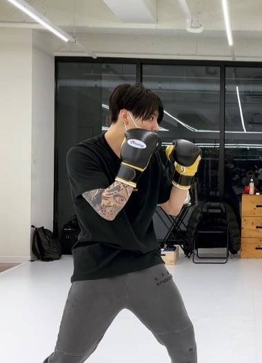 방탄소년단 정국 '복싱하쟈' 아미 마음에 '강펀치♥'..3시간만 1000만뷰+전세계 실트 1위