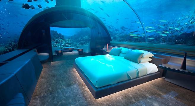 우리나라도 머지 않아 해저여행시대를 본격화한다. 사진은 몰디브의 해저 숙소
