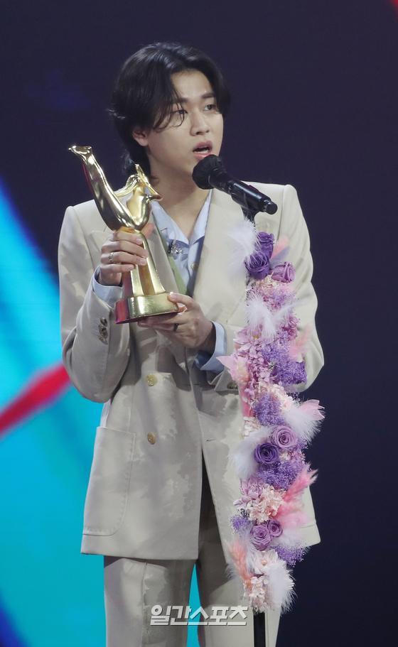 Singer Lee Mu-Jin won the main prize in the 36th Golden Disk Awards music category at Gocheok Sky Dome in Guro-gu, Seoul on the afternoon of the 8th.The 36th Golden Disk Awards will be broadcast on JTBC, JTBC2, and JTBC4 and will be broadcast exclusively online on the seezn app and PC web page.2022.01.08