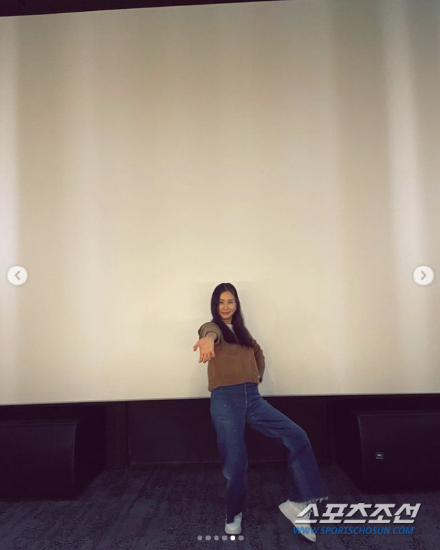 Despite Ko So-youngs explanation, it has been controversial as a nomask and has been controversial.Ko So-young recently climbed several pictures taken at the theater as a nomask, and was caught up in a suspicion of violating the anti-virus rules.At the beginning of the incident, Ko So-young posted a picture on Instagram on July 7 with an article entitled Spider-Man with children who are tired of Corona for the vacation.It is a grand-view-only auditorium for VVIP, operated by Multiplex M. It offers a dedicated lounge with an independent auditorium offering eight recliner seats.Regardless of time, the movie costs 400,000 won. Currently, up to four people can enter due to problems such as prevention.Of course, colorful consumption is a personal problem, but public opinion is divided over whether the House of Commons of the United Kingdom in the Corona City should be proud of the luxury life that can not be dreamed of.Especially, the expression children who are tired of corona for vacation shows that other mothers are not able to applaud.The kids are on vacation and the Coronaro family is in a mess, and thats how they treat one whole theater.I can not blame people who spend money well, but I would like to think about what makes the House of Commons of the United Kingdom so bitter before exposing it.Especially, it is related to the children, so it becomes more bitter. To make matters worse, Ko So-youngs taking off his mask and taking various poses in the movie theater is fueling controversy.When the photo was released, a netizen posted, Even if the whole thing is done, the mask is always worn at all times. ... It is a pity that all the pictures posted for the photo are not finished for a while.The social distance enforcement has pointed out that the theater is in the process of wearing masks at all times and banning eating.So Ko So-young said,  (snacks such as popcorn) are not (food) in the theater.I ate at the snack corner, he said. The mask was only worn for a while ... I kept wearing it. However, it is not enough to quell the criticism.It is pointed out that it is not a photo taken for a while in the seat, and other pictures such as jumping on the stage are also nomask.It is not the story that you know your influence to continue to expose various product photos through Instagram.I do not have any activity at the moment, but as a Celeb, I do not think I should consider the influence on society, even if it is a small act. It may be unfair, but it seems that celebrities do not consider the part that they should be careful about everything and care about minor actions. 