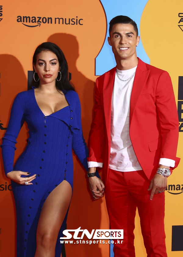 (왼쪽부터)조지나 로드리게스(27)와 크리스티아누 호날두(36). 사진|뉴시스/AP