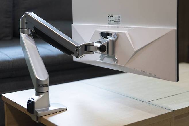 카멜마운트 고든 프로 UMA-2 모니터 암. 출처=IT동아