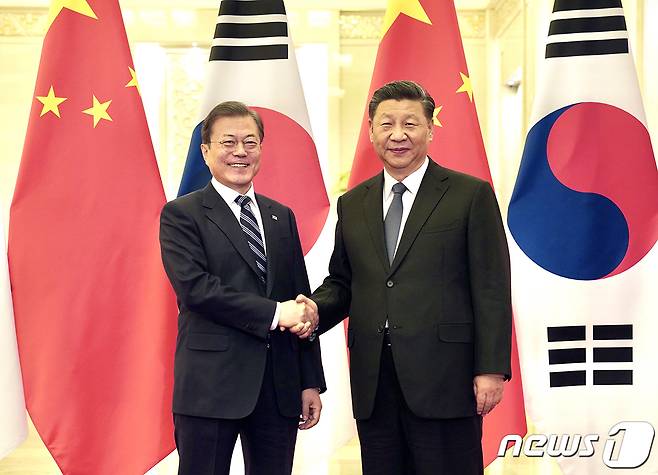 문재인 대통령과 시진핑 중국 국가주석. (청와대 제공) 2019.12.24/뉴스1