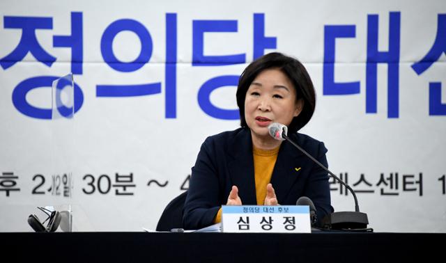 심상정 정의당 대선후보가 12일 서울 중구 프레스센터에서 열린 한국기자협회 초청토론회에서 패널들의 질문에 답하고 있다. 국회사진기자단