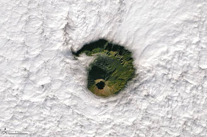 랜드샛8(Landsat8) 위성으로 촬영한 베수비오 화산의 모습