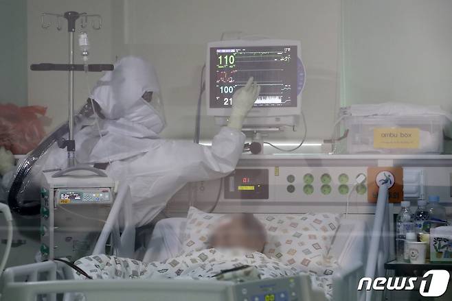 울산대병원 특수(음압) 중환자실. 2021.5.11/뉴스1 © News1 DB 윤일지 기자