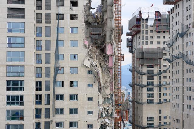 지난 11일 외벽 붕괴사고가 발생한 광주 서구 화정동의 아파트 공사현장. 광주=뉴스1