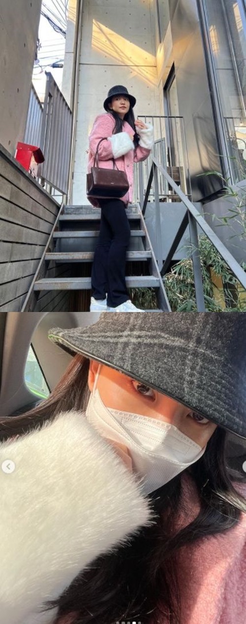 Red Velvet Yeri flaunts her prettyYeri posted several photos on his instagram on the afternoon of the 13th.Inside the picture is his cute styling.With an amazing percentage, Yeri has made fans heartwarming with a bright and youthful aura.In another photo, his close selfie was captured.Even though she covered half her face with a mask and hat, Yeri boasted a pretty, unhidden look.