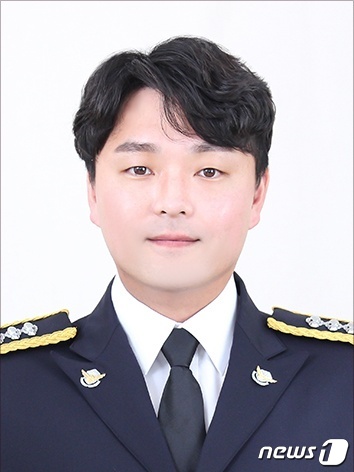 경북 포항해양경찰서 구룡포 파출소 신태용 경장. (포항해양경찰서제공)2022.1.14/© 뉴스1