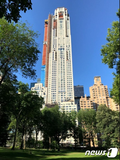 미국 뉴욕 맨해튼 센트럴파크 사우스 220번지에 위치한 초고층 빌딩. © 뉴스1(시티리얼리티 사이트 자료 제공)