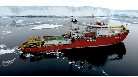 지난 2020년 1~ 2월 서남극 스웨이트 빙하 인근 지역을 탐사 중인 쇄빙연구선 아라온호. 극지연구소 제공