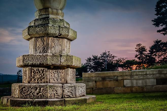최근 보물로 지정된 회암사지 사리탑의 정교한 조각