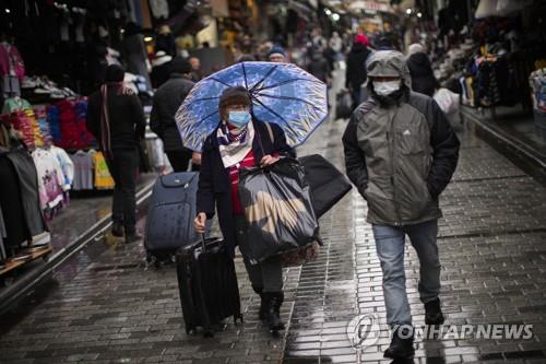 마스크를 착용한 이스탄불 시민  [AP 연합뉴스 자료사진. 재판매 및 DB 금지]