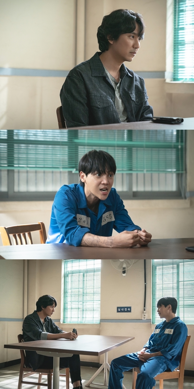 Kim Nam-gil meets The ConvictIn the first episode of SBSs new gilt drama, People Reading the Heart of Evil (playplayplay Theory or/direction Park Boram), which aired on January 14, Song Ha-young (Kim Nam-gil) persistently dug into a murder case.The head of the Homicide Team in the East, where Song Ha-young works, (Jung Man-sik) identified the criminal in the case as Bang Ki-hoon (Oh Kyung-ju), the victims lover, and even received a confession after the coercion investigation.But Song Ha-youngs feeling was different: all the circumstances point to Bang Ki-hoon as the criminal, but Song Ha-youngs eyes were not the criminals.Then, The Convict, who left a strong question for Song Ha-young, appeared, Yang Yong-cheol (a good man) who was the perpetrator of a series of sexual assaults, so-called the Red Hat Case.Yang Yong-cheol said that Bang Ki-hoon was not a criminal.So, the audience wondered whether Bang Ki-hoon was not the criminal, or whether Song Ha-young could reveal the truth of Bang Ki-hoons case.On the 15th, the production team of People Reading the Heart of Evil will unveil Song Ha-young, who faced Yang Yong-cheol, ahead of the second broadcast, to draw attention.Song Ha-young is staring at Yang Yong-cheol with his unique serious and deep eyes, while Yang Yong-cheol is a somewhat exaggerated Feelings, including facial expressions, eyes and gestures.In addition to the police and The Convict, the confrontation between the atmosphere and Feelings leaves an intense impact.In this regard, the production team of the readers of the evil said, In the second episode, Song Ha Young visits The Convict Yang Yong-cheol directly.This meeting will play a decisive role in Song Ha Young becoming a criminal behavior analyst and profiler.Kim Nam-gils overwhelming performance in the scene will lead to a breathtaking immersion. I would like to ask for your attention and expectation.