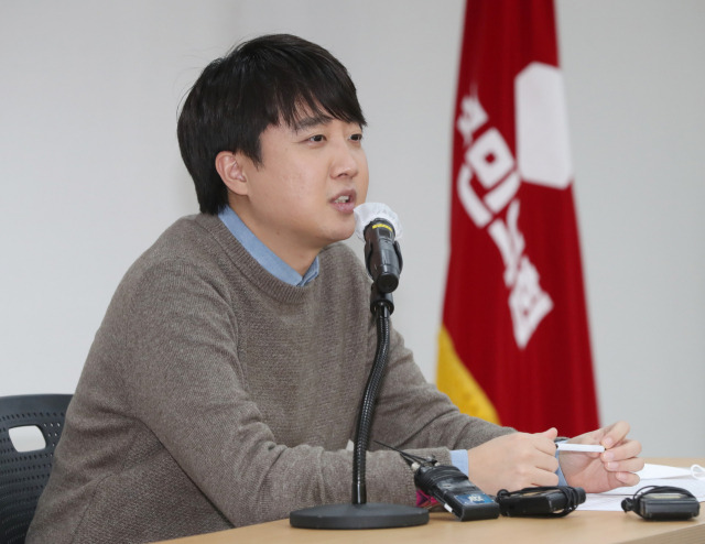 이준석 국민의힘 대표가 13일 오후 울산시당 강당에서 열린 '제4기 울산 청년정치사관학교' 특강을 하고 있다./울산=연합뉴스