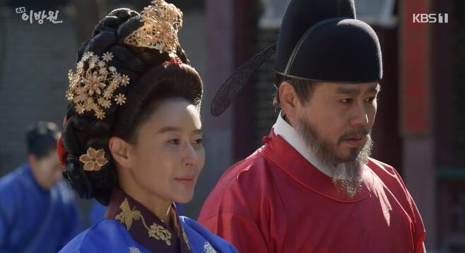 Ye Ji-won has been ruled deadline for poor healthOn KBS 1TV Taejong Yi Bang-won broadcast on the 16th, Kang (Ye Ji-won), who shared his last greeting with Lee Sung-gye (Kim Young-chul) and warned Lee Bang-won not to harm the taxa Prince Uian-daegun, was portrayed.On this day, Kang struggled for Prince Uian-daegun, who became a tax collector, even though his health condition was deteriorating.In the meantime, when Sejabin was found to share his affairs with the inner house, Kang was angry.What can I do to see that dirty thing again? He dismissed Prince Uian-daegun as I will pick a new taxa bin.He took Prince Uian-daeguns hand and said, You have to act right, so people wont be able to see you funny.But Kangs condition has worsened and he has become unable to keep himself in shape. From what Ive experienced, patients with these symptoms have not been able to pass for more than half a year.The bodys juice is almost dried up due to the accumulation of anger. It is not circulating, so the organs are injured a lot. He also advised, It is because I have been so impatient, and from now on, you should put everything down and relax. However, Kang said, Tell me about the disease.What kind of a way do you dare to discuss the way I have lived? He shouted, Do not tell anyone about my illness.Kang, who sent a gift to Jeong Do-jeon (Lee Kwang-ki), said, Do not misunderstand that I sent it to you to teach well.Even if I dont try, hes bound to ride with me, and even if he doesnt see it, he has a big tag on him.The tag that you abandoned the other princes and made our cushions into tax.Im asking you to do fine, because theres only one person who can protect our taxpayers except me, he said.Jeong Do-jeon, who does not know the condition of Mr. Kang, said, Is there any chance I can take care of my middle horse when he is so tightly protected?Meanwhile, Lee Sung-gye encouraged him, saying, I was troubled, while Lee Bang-won, who was sent to the reaper of the name, returned safely. Kang also welcomed Lee with a smile, but his inner feelings were different.On this day, Kang finally lost consciousness and fell down, and Lee Sung-gye and his sons were frustrated by the diagnosis of the word that he should leave it to the sky from now on.Mr. Kang told Lee Seong-gye, Forgive me, please. Dont be too sorry for going first. I was happy to see you.How do I repay that grace? Lee Sung-gye said, Please wake up, its a name.Kang warned Lee, What will I do if I leave, will you hurt me? I will not let it go. If I touch my fingertips, I will not forgive you. Do you understand?Kang, who said, I will not hurt the taxpayer, please go easy. Kang said, I will not go alone. I will take you.Were going to hell together.