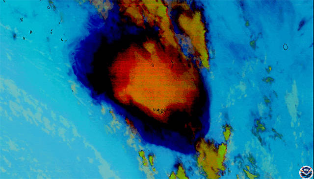 NOAA는 적외선 카메라로 화산 분출 때 나오는 화산재와 이산화황 가스를 촬영한 영상도 함께 공개했다.