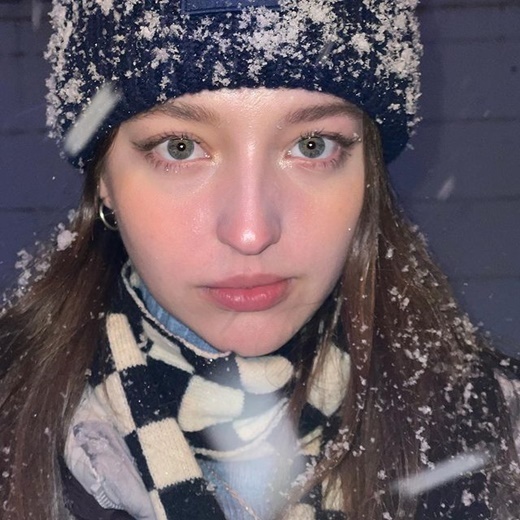 Broadcaster Angelina Danilova showed off her goddess visualsAngelina Danilova posted photos and videos on her instagram on the 19th with the comment Two happy sisters from the North. We love snow.Angelina Danilova in the public photo is enjoying romance with her eyes on the streets where her eyes are piled up.Close-up, full-body photography, etc., no matter what angle you take, the doll-like features are admirable.His eyes are white on the beanie, and his eyes are so beautiful that he can be trusted to be a picture.Also, Angelina Danilova showed off her fashion sense in a casual outfit that gave her points with a beanie and muffler in grey padding.Angelina Danilova, on the other hand, speaks Korean, English and Italian as well as Russian, and is active as an all-around entertainer such as model, broadcaster, actor and singer.
