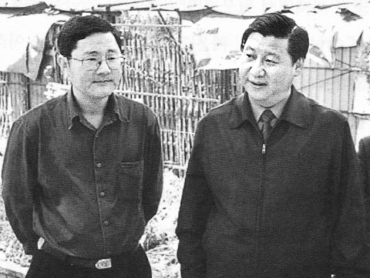 저장성 당서기 시절인 2003년 시진핑(오른쪽) 모습. /바이두
