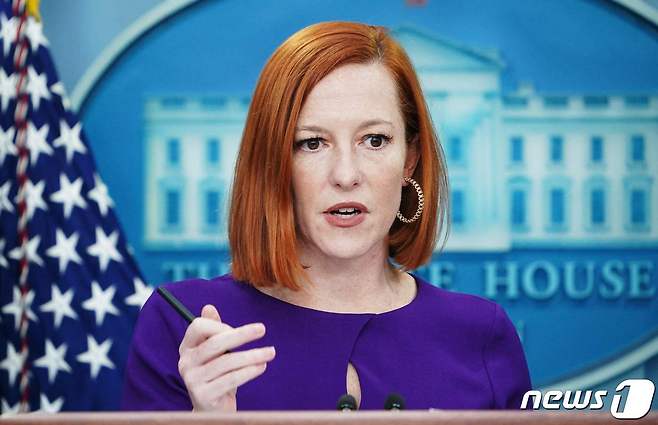 젠 사키 백악관 대변인이 18일 (현지시간) 워싱턴 백악관 브래디 룸에서 브리핑을 하고 있다. © AFP=뉴스1 © News1 우동명 기자