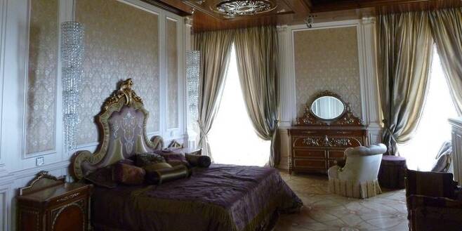 블라디미르 푸틴 러시아 대통령 소유 의혹 별장 내부 침실 모습. /사진 = 나발니 유튜브·러시아 반부패재단