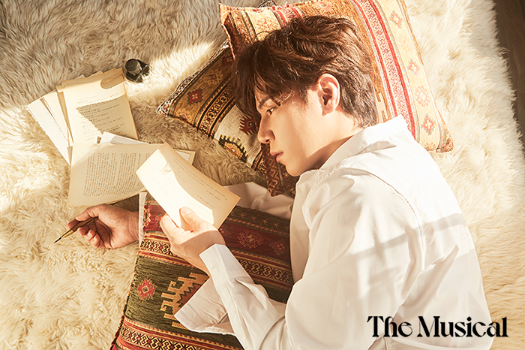 Actor Lee Gyoo-hyeong has featured the February 2022 issue of The Musical, a musical monthly magazine.Lee Gyoo-hyeong caught the attention of those who see it as reminiscent of the genius novelist Haejin Kim, who loves literature, art and romance in the musical Fan Letter in a pre-released picture on January 24th.In addition, his book, pen, and letter in his hand, and his thoughtful figure is attracted to the unique soft charisma and warm sunshine.Lee Gyoo-hyeong started filming the picture as a fan letter craftsman who has performed as Haejin Kim in all seasons, starting with the premiere of the musical Fan Letter in 2016, reenactment in 2017, Samyeon in 2018, and this fourth performance, and completed the best cut with a faint eye and a skillful pose.In addition, he said that he made the scene as an atmosphere maker all the time, but he made the scene staffs elasticity with the appearance of emotional craftsman who changed the atmosphere quickly with the cue sign.In the following interview, he focuses his attention on the interviews to be released by sharing his deep and serious stories about his works and performances with his years with the musical fan letter along with the filmography that has been firmly built as Daese Actor Lee Gyoo-hyeong.On the other hand, Lee Gyoo-hyeong, who has become an actor who believes in the stage as well as the screen and the room without the boundary of the genre, returns to the role of Haejin Kim of the well-made creative musical Fan LetterEven in the filmography that continued to move on every day without a gap, Lee Gyoo-hyeong showed a great affection for his work without missing the fan letter.There is a lot of interest in how Lee Gyoo-hyeongs Haejin Kim, who met again for the fourth time this year, will be expressed on stage.Lee Gyoo-hyeong is about to perform his first performance of the musical fourth season at COEX Artium on February 5th.