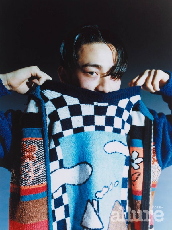 In this photo shoot, we showed another charm that is not typical through hairstyle and makeup with points along with look that can see various patterns of charm such as colorful pattern knit and leopard jacket.In an interview following the filming, Nam Yoon-su showed off his charm full of humanity. When asked that he seemed so honest, he said, Honest is the driving force of life.I would like you to have fun rather than serious about my various aspects. When asked about the change in feeling and eyes, he said, I was afraid when I started acting, but I am confident and motivated nowadays as I adapt.I think Ive learned how to emit my own talent, he said.I am becoming a fox to get what I want these days, he said.I know there is a negative image in the expression fox, but there are times when I have to be like a fox. Nam Yoon-su is preparing for his next film recently.Nam Yoon-su can be seen in the February issue of Allure.