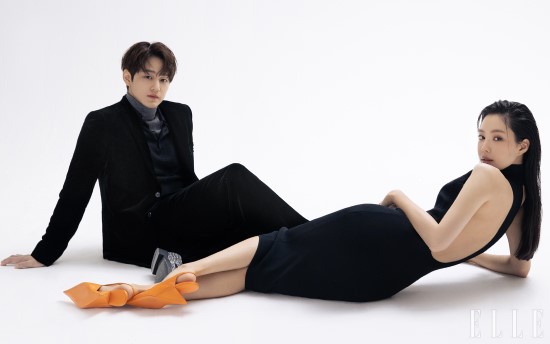 Kim Bum and Son Na-eun of TVN monthly drama Ghost Doctor conducted a single couple picture with Elle.This picture, which was conducted in line with the relationship between Ko Seung-tak (Kim Bum-bum) and Oh Soo-jung (Son Na-eun) in the play, which boasts a tit-for-tat but sticky Kemistry, focused on bringing strange tension between the two Actors.Even in a tight schedule with the filming of Ghost Doctor, Kim Bum and Son Na Eun are the back door that they have been impressed by the staff by shooting pleasantly and professionally.In an individual interview with the photo shoot, Kim asked the synchro rate with the role in the play, I am a very static person.Even as a child, I liked to read books at home and play blocks with Lego rather than playing on the playground.But I am finding the bright and dynamic side that I have forgotten with a high tone, a soft and funny performance. I think that I will look new to me, playing a hairy, indifferent, and sometimes comical character, said Son Na-eun.I had a great expectation for the role of a doctor. They also showed a love for each others Kemi. Son said, I want more people to wonder about the relationship between Ko Seung-tak and Oh Soo-jung, not just normal friendship, but love.I think its a point of observation.When asked about the Kemistry of the two Actors, Kim said, Both of them cover a lot of faces.MBTI is also like INTJ, he said, So there is a picture of what his friend (Son Na-eun) is careful about, what is difficult, what process and time he has experienced. Meanwhile, Ghost Doctor is broadcast every Monday and Tuesday at 10:30 pm.Photo: Elle
