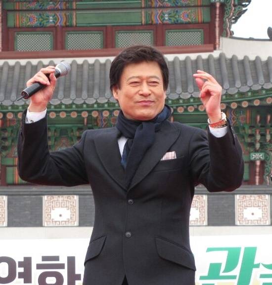 현당은 음악적 자질이 뛰어나 일찌감치 유명 작곡가 고 박춘석으로부터 실력을 인정받고도 뜻을 펼치지 못했다. 음반을 준비하던 중 작곡가가 쓰러지는 바람에 인연을 이어가지 못했다. /SUN엔터테인먼트 제공