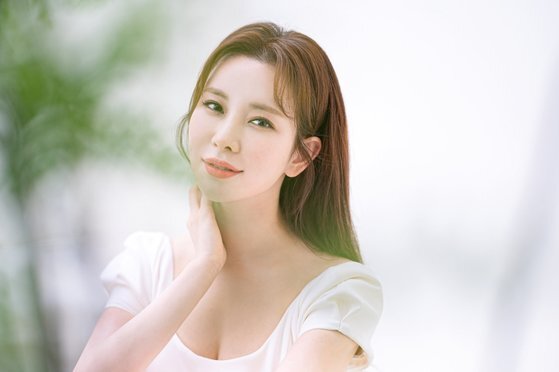 Musical actor Jung Sun-ah has been infected with Corona 19, adding to her sadness as a pregnant mother-to-be.Jung Sun-ahs agency, Palm Tree Island, said on July 28, Jung Sun-ah received a confirmation of Corona 19 on the 27th. He pre-empted the PCR test ahead of his personal schedule on the 26th, and received a final confirmation from Corona 19 from the health authorities on the morning of the 27th. Jung Sun-ah is in the process of coming to Child Birth in May.The agency said, Jung Sun-ah was forced to be cautious about additional vaccinations because he learned of pregnancy while waiting for additional vaccination after the first vaccination.We are now in the state of unvaccinated vaccine. Jung Sun-ah is canceling all scheduled schedules and taking necessary measures in accordance with the guidelines of the authorities, he added. We will continue to do our best for the health and safety of our artists by complying with the guidelines of the health authorities.The following is a special announcement of Jung Sun-ahs agencyHello, Palmtree Island.Our actor Jung Sun-ah was confirmed as Corona 19 yesterday (27th).Jung Sun-ah conducted a pre-emptive PCR test ahead of his personal schedule on the 26th, and was notified by the health authorities on the morning of the 27th of the final confirmation of Corona 19.In addition, Jung Sun-ah reveals that after the first vaccination, he was forced to be careful about the corona vaccination because he learned of the pregnancy while waiting for additional vaccination.Currently, Jung Sun-ah cancels all scheduled schedules and takes necessary measures in accordance with the guidelines of the authorities. In the future, we will do our best to ensure the health and safety of our artists by complying with the guidelines of the health authorities.Thank you.
