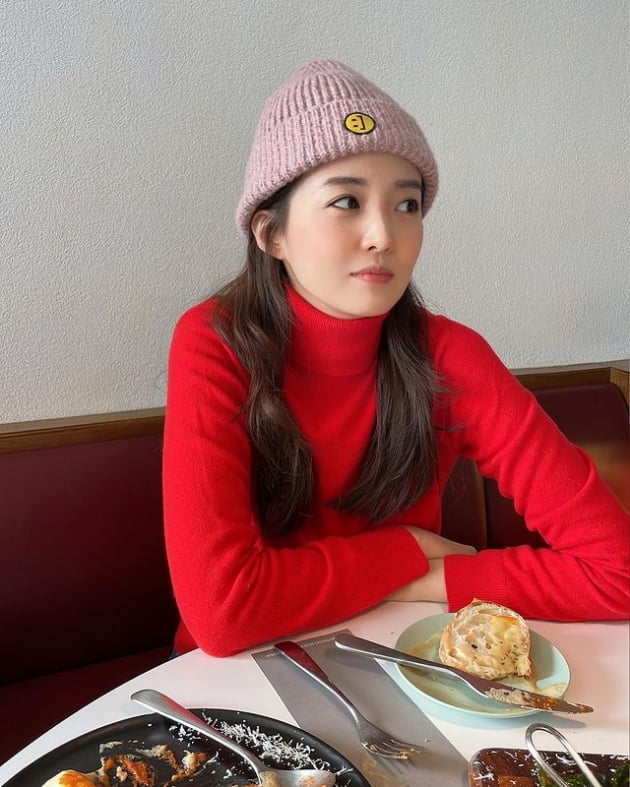 Broadcaster Kim So-young boasted of her developed Husband Oh Sang-jin.In the photo, Kim So-young went to eat brunch with Oh Sang-jin, who left Kim So-youngs picture in various angles.Kim So-young also seems to be satisfied with Oh Sang-jins photography skills.Jang Ye-won, who met him, commented, Do you take more? Im . Kim So-young replied, I asked you about the street?Meanwhile, Kim So-young married Oh Sang-jin in 2017, and has a daughter.