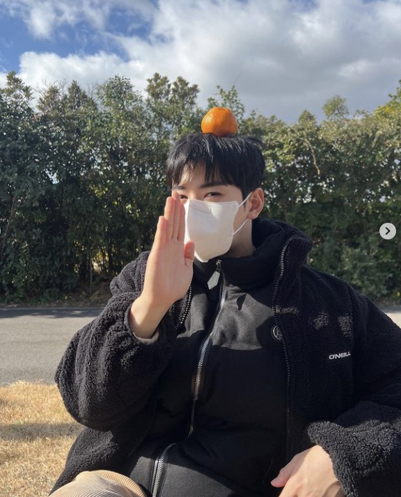 Singer and actor Jung Eun-woo has released a healing scene on Jeju Island.Jung Eun-woo posted a picture on the Instagram on the 31st, saying Jeju Island Tangerine.Sitting in the quiet nature of Jeju Island, Jung Eun-woo poses ridiculously with a tangerine on his head.It is a visual genius that gives an optical illusion effect that the tangerine above the head looks like a halabong on a small face that seems to disappear.Jung Eun-woo confirmed his appearance in the new drama Ireland, a Korean fantasy hero drama based on the same names webtoon.It depicts a sad and strange journey of characters with a destiny to fight against evil to destroy the world in the background of the beautiful island of Jeju Island in the South Sea.