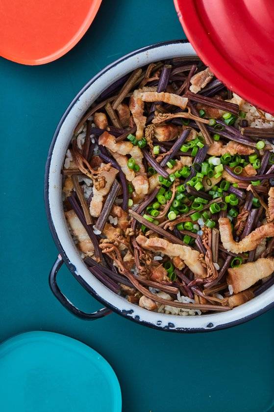 고사리 삼겹살 솥밥. 영진미디어 제공, 사진=서지혜·김신욱