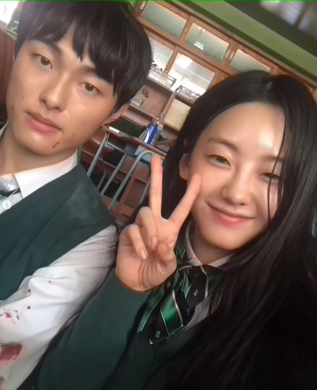 Actor Yoon Chan-young has released a large amount of field behind-the-scenes footage of my school now.Yoon Chan-young, who took a snow stamp that gained global fans as the main character Lee Cheong-san in Netflix Now Our School, has updated a lot of scene behind-the-scenes photos on SNS during the New Year holidays.Yoon Chan-young has released several cuts of scene photos taken with actors who appeared in My School Now during the New Year holidays.He posted pictures and videos taken with Lee Soo-hyuks Romon, Choi Nam-ras Jo Hyun, and Han Kyung-soos Ham Sung-min.Yoon Chan-young was interested in releasing photos taken for the makeup on the 2nd.On the first day, he gave a caramel that he ate at the shooting scene and told his fans, Happy New Year.Yoon Chan-youngs postings are not only Korean fans but also hundreds of thousands of overseas fans.Our school now has been the top of 46 countries on the 3rd day of the public.According to Flix Patrol, a global online content service ranking site, Our School now ranked # 1 in the Netflix TV show category as of the previous day.It was the third day after it was ranked first on the 29th of last month.There was also a favorable review from overseas media.The Guardian magazine said, The Zombie 2 of Korea: The Dead are Among Us show will surprise you. Our school is a dark existentialist work sweeping the World now.Although it is not easy to repeat such a huge success as Game, anyone who has seen the movie Busan will know that Korea is the best in World to tell the story of Zombie 2: The Dead are Among Us. As with the squid game, we made the most of the nightmarish spatial background, said American film media variety, adding that it had a dizzying effect as if it were in another world.My School Now is a story about students struggling to survive after being isolated from the school where the Zombie 2: The Dead are Among Us virus spread.