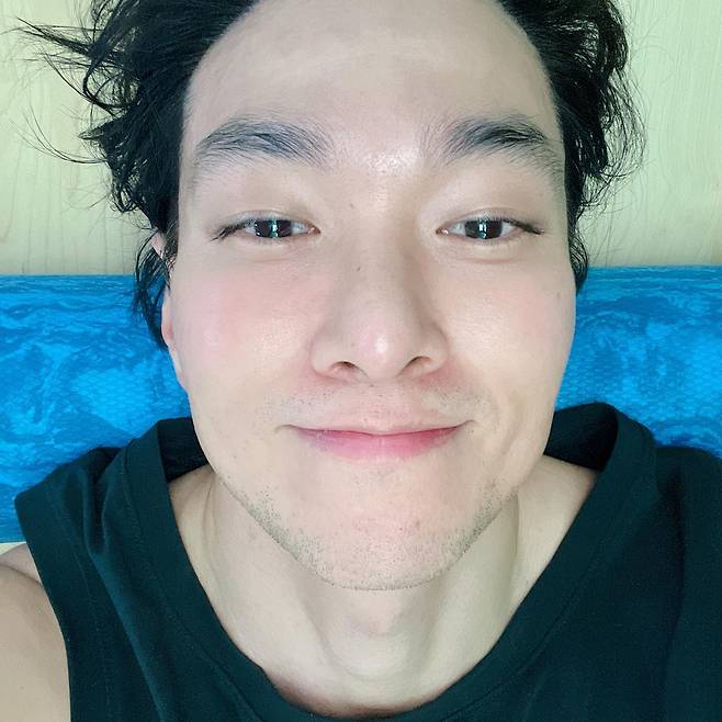 Kyu-han Lee posted a picture on his instagram on the 2nd with an article entitled Selkanji... Happy New Year! # Holiday # Exercise.Kyu-han Lee, who is in the public photo, is also working out during the holiday season. Long-haired hairstyles have caught the attention of viewers.Earlier, Kyu-han Lee last yearIn August, a man was notassured in connection with a alleged violence near Gangnam, Seoul.In this regard, Kyu-han Lee said, I think it is so natural that it took me a year and a half.I just feel like it ... but I think this is also my bum with a job as an entertainer. Meanwhile, Kyu-han Lee got off the SBS drama Again My Life and JTBC drama Green Mothers Club.Photo: Kyu-han Lee Instagram