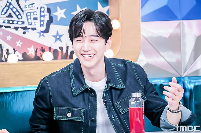 From the appearance of Lee Joon-ho seen at 2PM to the Forgotten Mountain of serious eyes called Our Palace, various charms introduced in Radio Star are revealed.Lee Joon-ho and Lee Se-young, who gathered topics with Red End of Clothes Retail on the day, showed off their extraordinary chemistry with Jang Hye-jin, Oh Dae-hwan, Kang Hoon and Lee Min-ji.In particular, Lee Joon-ho showed 2PM Emperor Penguin with his cute Fox eyes when Radio Star broadcast recording began.In addition, the eyes and voice tone of Isan, which did not forget Forgotten Mountain, gave a special charm. Also, a sincere expression of Kanghoon Dance attracted attention.MBC Radio Star is broadcast every Wednesday at 10:30 pm.iMBC