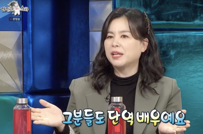 In Radio Star, Jang Hye-jin was surprised to hear that he was a member of the Academy Awards ceremony.On MBC entertainment Radio Star, which aired on the 2nd, six people of Red End-of-Washes and a special feature of Lets Go to Our Palace were held.On this day, Jang Hye-jin mentioned when he went to Cannes as a parasite, and a stylist friend who picked up the dress was a gag woman Kim Sook.When I was not on the stylist, Kim Sook and Song Eun looked at me and I wore a dress I picked up at the time, he said.Jang Hye-jin said, When you go to entertainment, Kim Sook is always worried, and the ambassador that the child is not careful and can not say anything is me, Jang Hye-jin tells you to be careful to learn.There was a part-time actor who sat up instead of raising his hand when he went to the bathroom for a while, because the awards ceremony should be filled when viewed on the screen, said Jang Hye-jin, who mentioned that he had first learned at the Parasite Academy Awards, because Choi Woo-sik, who did not know the system, went to the bathroom because he should have raised his hand, and I got a full shot.Jang Hye-jin, who said that he had the right to vote for Academi members, including Lee Byung-hun and Jung Woo-sung, said, Everyone can not vote if he wins, so I became a member of the akamemi, saying that there was a poem and a miyang before parasites.Thats how much I have a membership fee of 5 to 600,000 won a year.Jang Hye-jin said, I can go to a party for free every day because I have the benefit of enjoying only members. But I can not go far.Among them, the story of the film, Red End of Clothes Retail, continued.Lee Se-young said, It was a western hell, it was a sealed space. There were many important scenes, and I really wanted to die when I was at the peak of the heat. Lee Joon-ho admitted, I saw a different day of weight loss.Lee Se-young, in particular, said, I sweated my legs in my clothes, and I smelled the sea when I passed because of wet hanbok. I was worried about the fishy smell before Junho came, because I shot a melodrama together. Lee Joon-ho said, I did not have a fishy scene.Lee Se-young and Lee Joon-ho said that they were addicted to the true game and used it every time they waited for the filming. Lee Joon-ho said, I started in awkward times and then took a scene of Lee Se-young dying. Lee Se-young also recalled, Then it was popular throughout the team later.Lee Joon-ho said that he had a wooden sound in the morning about his secret hobby, saying, I like the wooden sound, religion is Christian, and I needed to stabilize my mind. I prayed and prayed, but I went to the temple to buy it and take it to relax my mind.After the postponement of the clothing retail, JYP Park Jin-young said, I thought it was so fun, how did you prepare it, I knew it because I acted, and I was really curious about it. I first called for 10 years and said I had suffered well.Radio Star broadcast screen