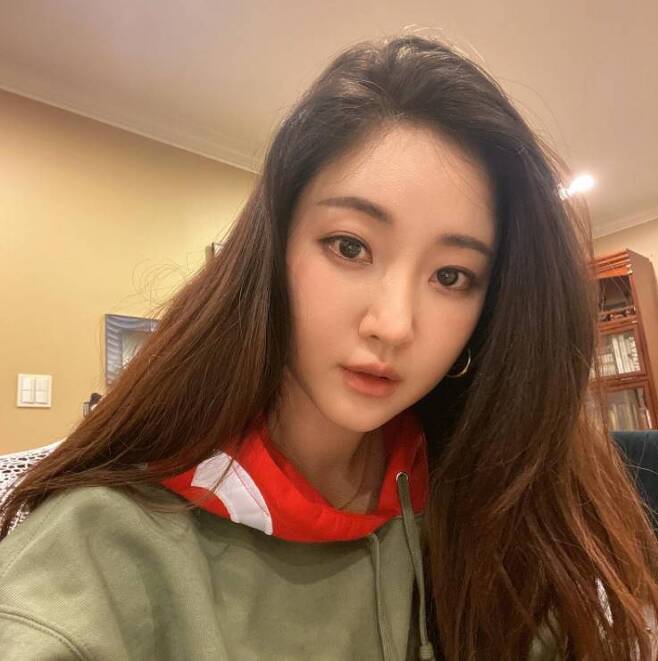 Actor Kim Sa-rang released his selfie.Kim Sa-rang posted a picture on Instagram on the 3rd.Kim Sa-rang is staring at the camera in a comfortable attire, and Kim Sa-rang is admiring her with her alluring eyes and unchanging beauty.The netizens who responded to this responded It is so beautiful and It is wonderful.Kim Sa-rang appeared in the TV drama Revenge last year.Photo Kim Sa-rang Instagram