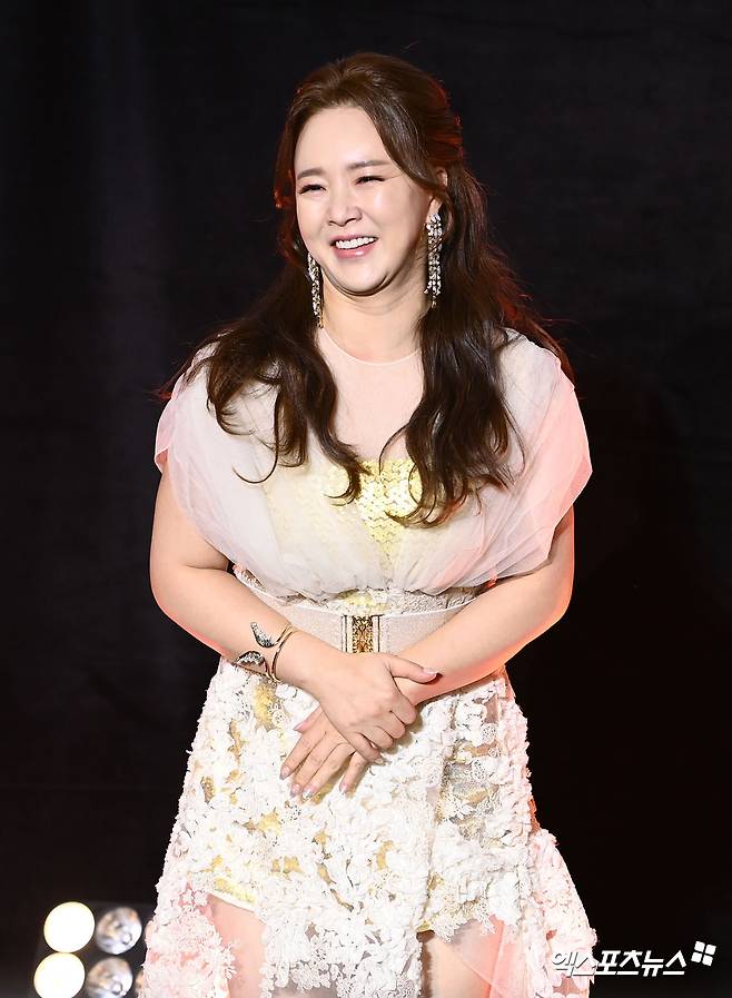 Debut 20th Anniversary at CGV Yeongdeungpo Starium Hall in Seoul on the afternoon of the 4thThe showcase of the release of the 4th album You Are a Masterpiece was held.Singer Geum Jan Di greets you
