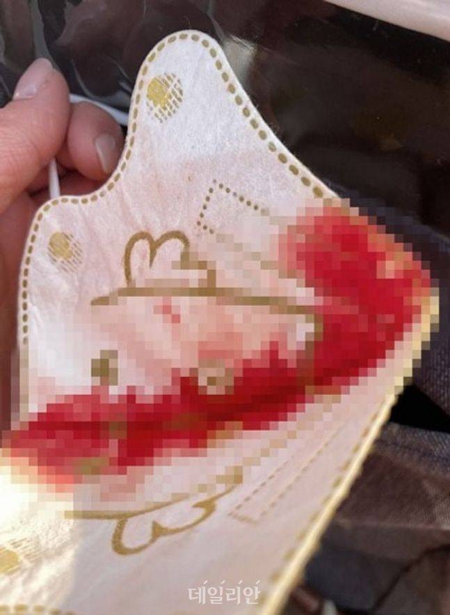 지난 1일 "보건소 PCR 검사하고 왔는데 너무 속상하네요"라는 제목의 글과 함께 올라온 사진.ⓒ김해 지역 맘카페