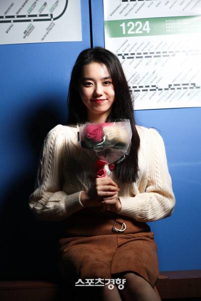 연극 ‘저기요’에 연극 ‘저기요’에 주연 배우로 출연 중인 ‘프로듀스 101’ 그룹 아이오아이 출신 배우 김소혜가 지난달 26일 서울 대학로 알과핵 소극장에서 스포츠경향과 인터뷰에 앞서 포즈를 취하고 있다. 사진|정지윤 선임기자