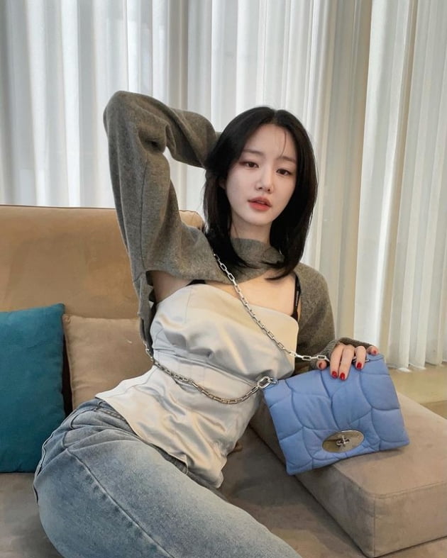 Actor Lee Yu-bi shared her daily life.On the 9th, Yu Yubi posted several photos on his instagram with the article Its my cotton candy. Yu Yubi in the public photo is sitting on a couch and posing.He wore a unique costume with a clear armpit and completed styling. He boasts a different atmosphere and attracts attention.Meanwhile, Lee Yu-bi is in the movie Love Affair.