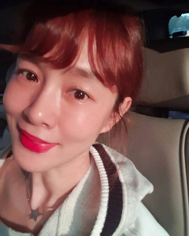 Broadcaster Kim Won-hee has been proud of her beauty since morning.Kim Won-hee posted a picture on his 10th day, saying Good Morning through his instagram.Kim Won-hee, who is taking a self-portrait in the car, is showing a picture of Kim Won-hee, who is giving a morning greeting with a bright smile, said, I am going to change before I work.In particular, Kim Won-hee, who is taking a picture with a Close-Up, is proud of his beauty during the morning, such as a clear eyeball.On the other hand, Kim Won-hee is in charge of MC on Channel A Mans Life - grooms class these days.