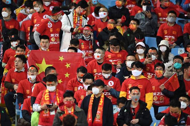 ▲ 중국 축구 팬들이 베트남전을 응원하고 있다. ⓒ연합뉴스/AFP