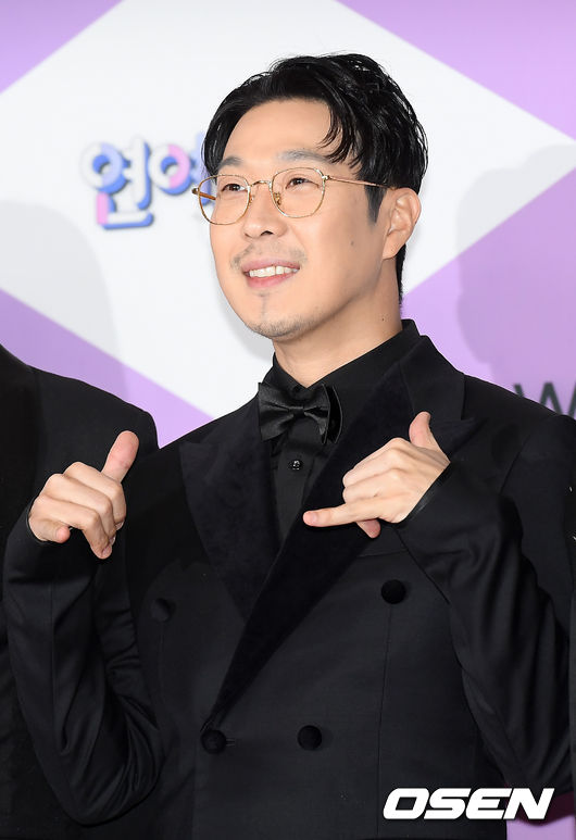 Singer Haha was confirmed for Corona 19.Hahas agency, Kwan Entertainment, said, Haha was confirmed on the 12th.Haha had a negative response on the self-diagnosis kit test on the 9th, but from the afternoon of the 10th, he felt health problems such as Merxat and canceled the scheduled schedule and conducted isolation on his own.After that, the test was positive in the rapid antigen test on the 11th, and after receiving the PCR test, it was finally tested positive in the morning of the 12th. Haha has completed the second vaccination, and is currently suspending all schedules and taking necessary measures in accordance with the guidelines of the authorities.On the other hand, Kim Jong Kook was confirmed on the 10th and the SBS Running Man team was caught.Yoo Jae-Suk, Ji Suk-jin, Jeon So-min, Song Ji-hyo, and Yang Se-chan, who participated in the recording of Running Man together on the 7th, conducted a self-diagnosis kit test. In the process, Ji Suk-jin and Yang Se-chan were further positive.Hello, Kwan Entertainment.Our artist Haha has been confirmed by Corona 19 on December 12 and will be informed.Haha had a negative response on the self-diagnosis kit test on the 9th, but since the afternoon of the 10th, he felt health problems such as Merxat, canceled the scheduled schedule and conducted isolation on his own.After that, the test was positive in the rapid antigen test on the 11th, and after receiving the PCR test, it was finally tested positive today (12th).Haha has completed a secondary vaccination, and is currently suspending all schedules and taking necessary measures in accordance with the guidelines of the anti-virus authorities.We will work hard for Hahas treatment and rapid recovery, and we will continue to do our best for the health and safety of our artists and everyone in compliance with the guidelines.Thank you.